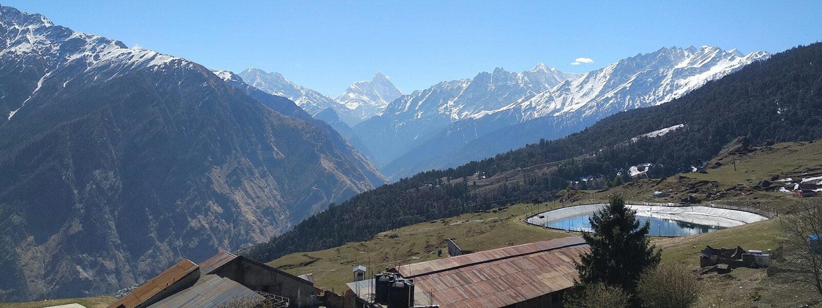Auli-Snow slopes panorama