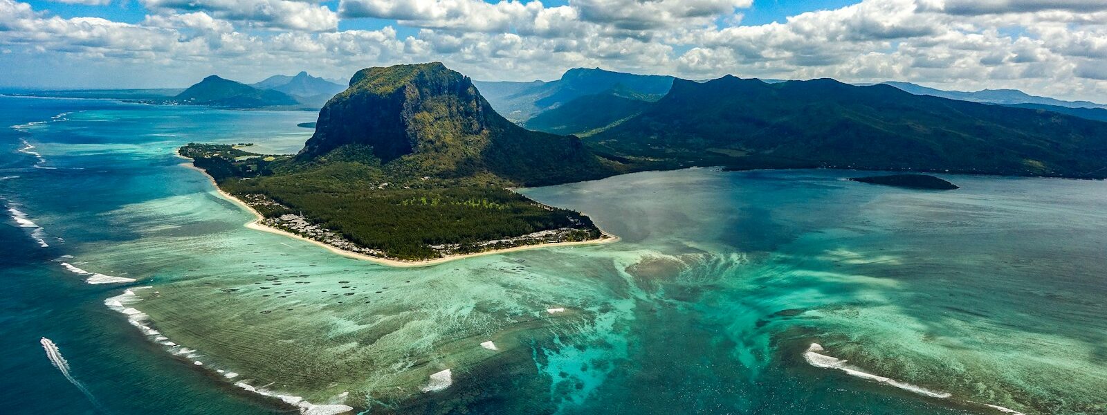 Mauritius-MountainLandscape