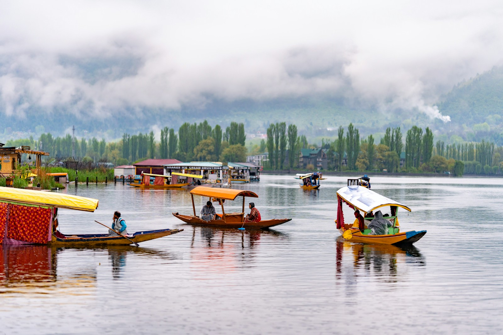 https://www.holidaypartner.in/wp-content/uploads/sites/1/2025/11/kashmir-dal-lake.jpg