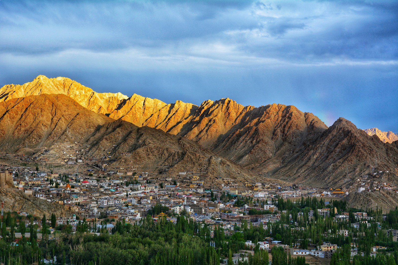 https://www.holidaypartner.in/wp-content/uploads/sites/1/2025/11/leh-ladakh-5.jpg