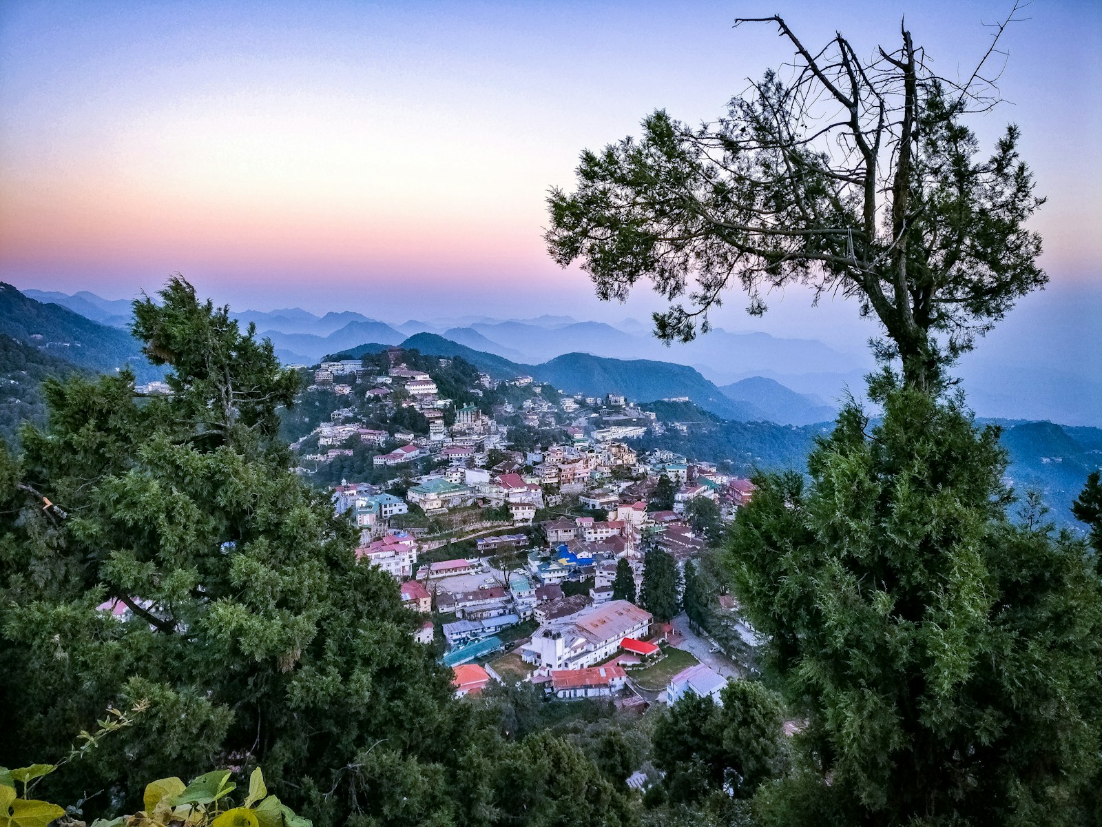 https://www.holidaypartner.in/wp-content/uploads/sites/1/2025/11/mussoorie-hilltop.jpg