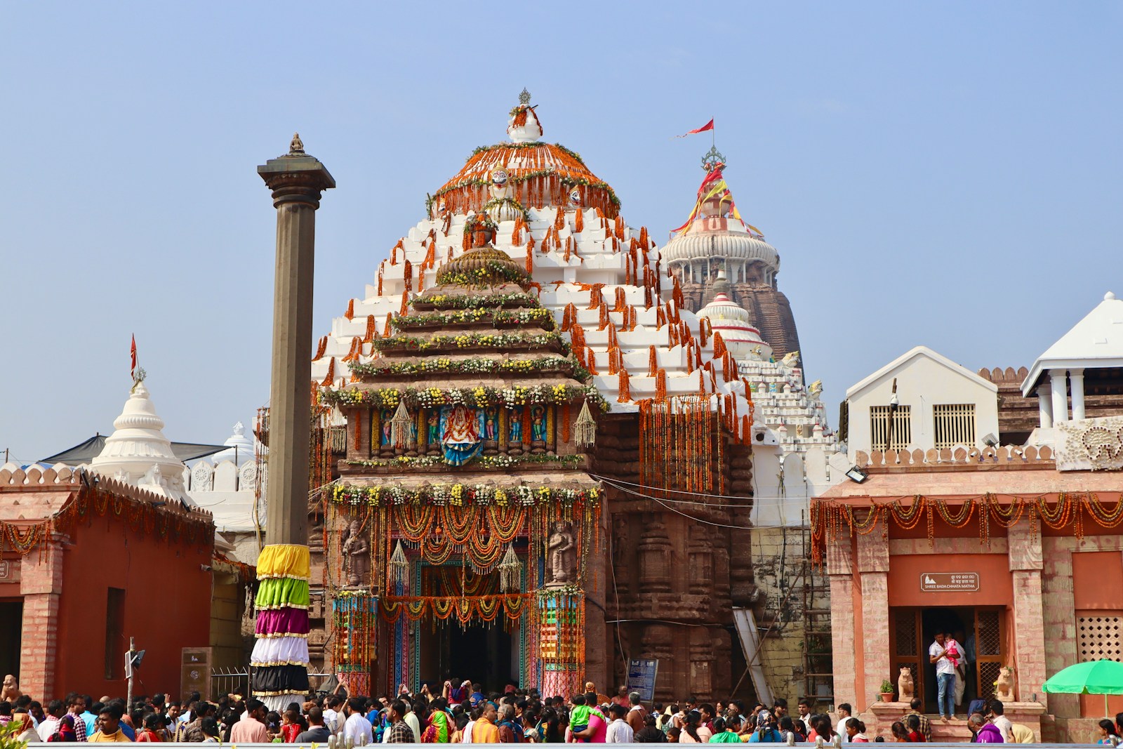 https://www.holidaypartner.in/wp-content/uploads/sites/1/2025/11/shree-jagannatha-temple-puri-odisha.jpg