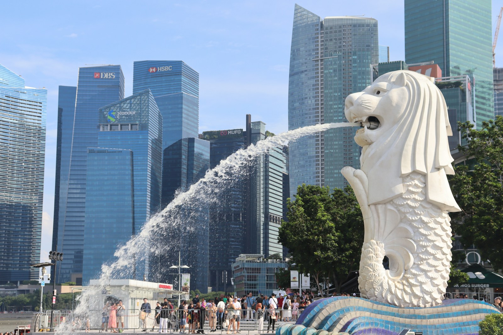 https://www.holidaypartner.in/wp-content/uploads/sites/1/2025/11/the-iconic-merlion-statue-singapore.jpg