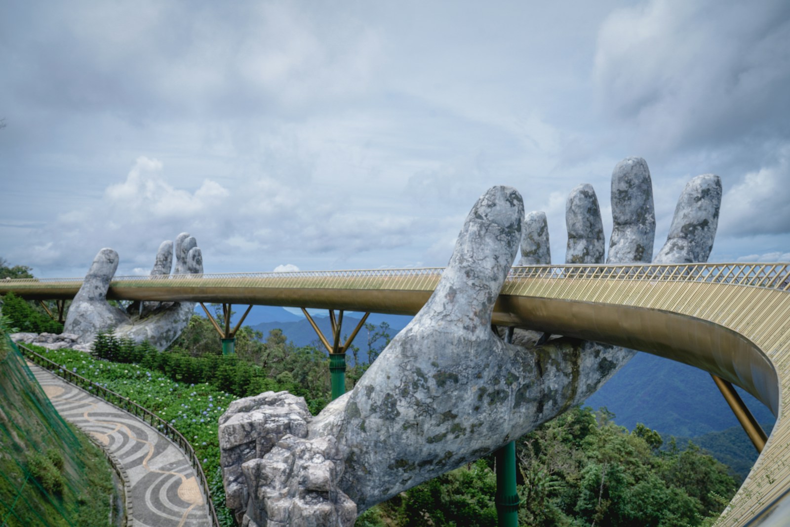 https://www.holidaypartner.in/wp-content/uploads/sites/1/2025/11/vietnam-famous-golden-hands-bridge.jpg