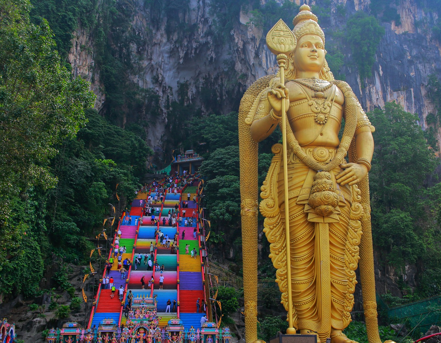 https://www.holidaypartner.in/wp-content/uploads/sites/1/2025/12/batu-caves-malaysia-1.jpg